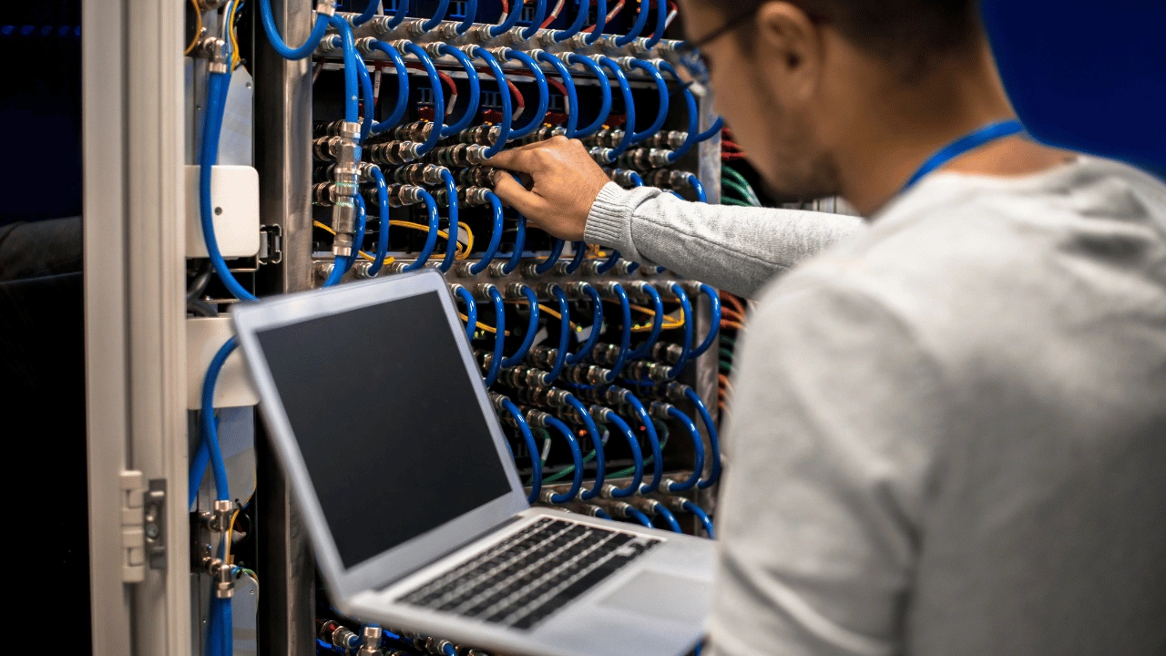 Field Installation Technicians